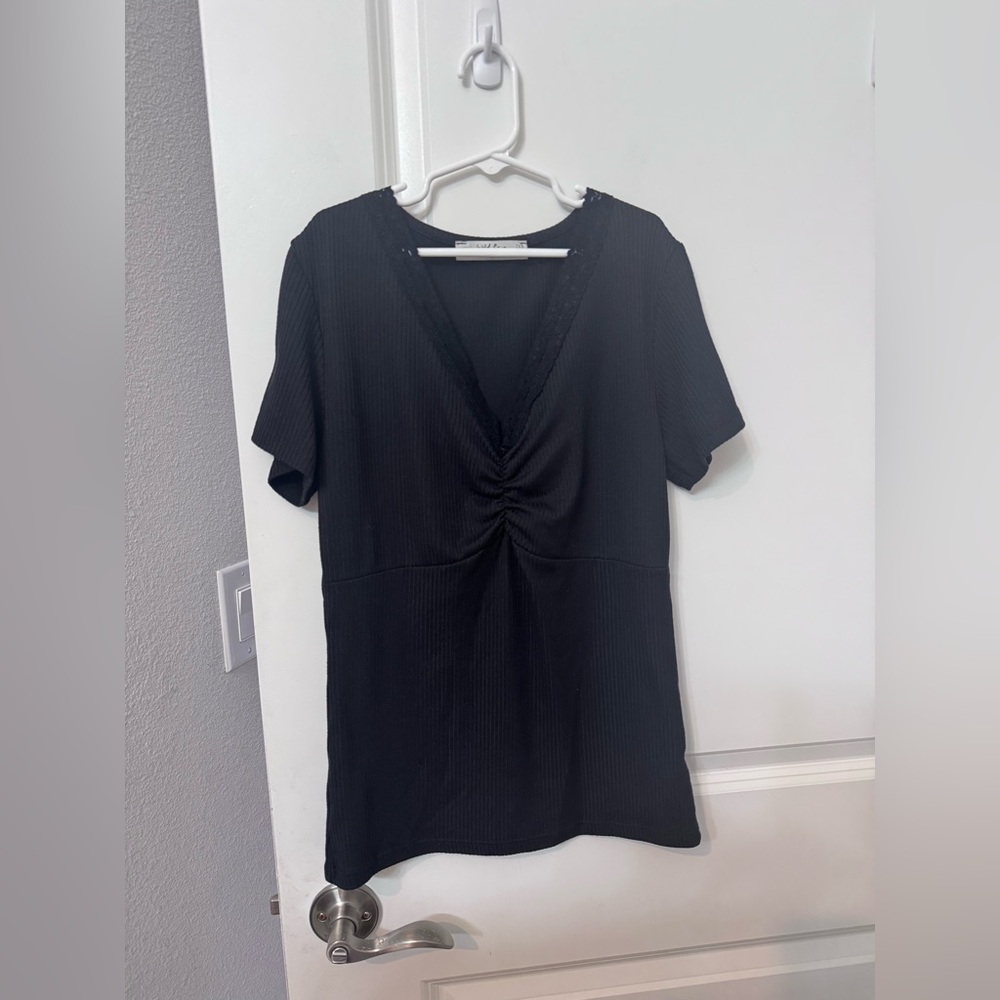 Wild Love Elegant Black V-Neck Lace Women's Top